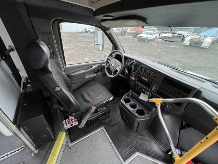 2014-chevrolet-express-paratransit-bus-image-22