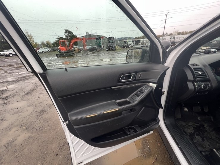 2018-ford-explorer-image-23