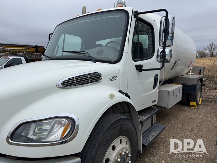2009-freightliner-lp-truck-(dr12787-unit-5255)-image-3