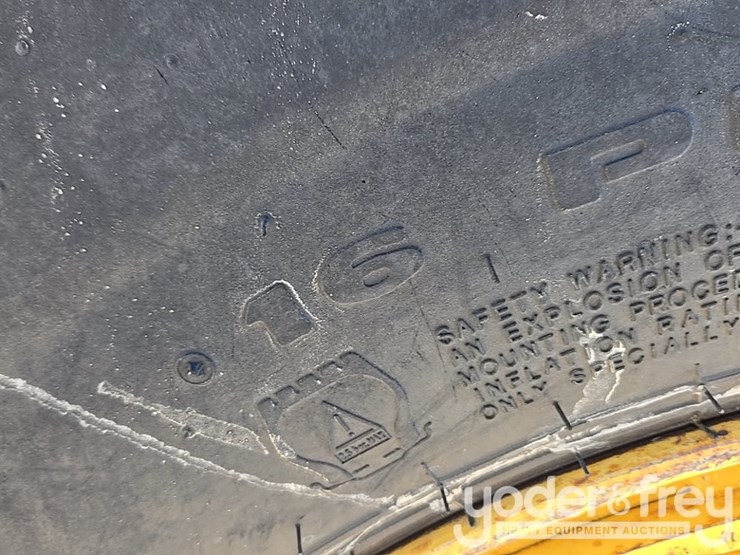 2016-caterpillar-120m2-image-44