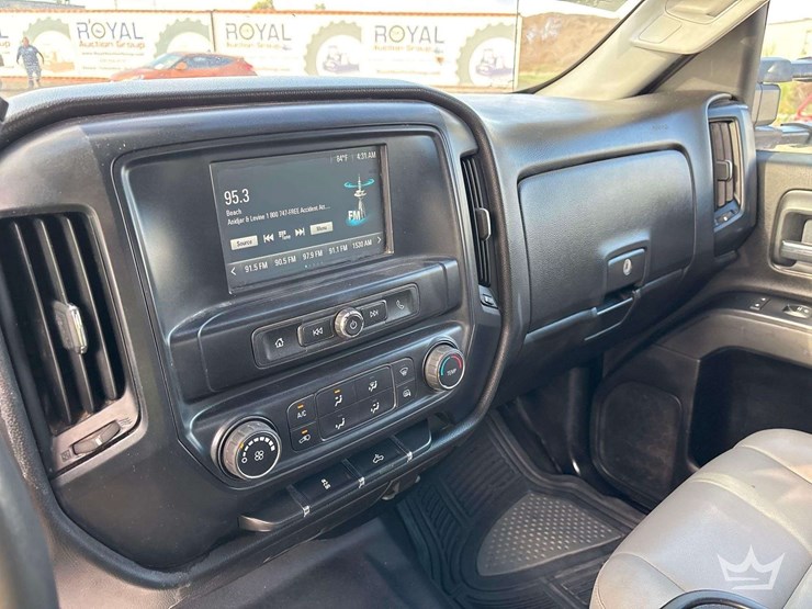 2018-chevrolet-3500-image-14