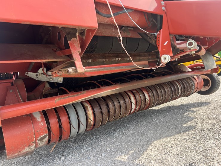 hesston-856a-image-3