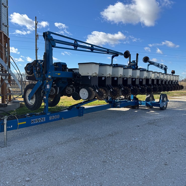 2014 KINZE 3600