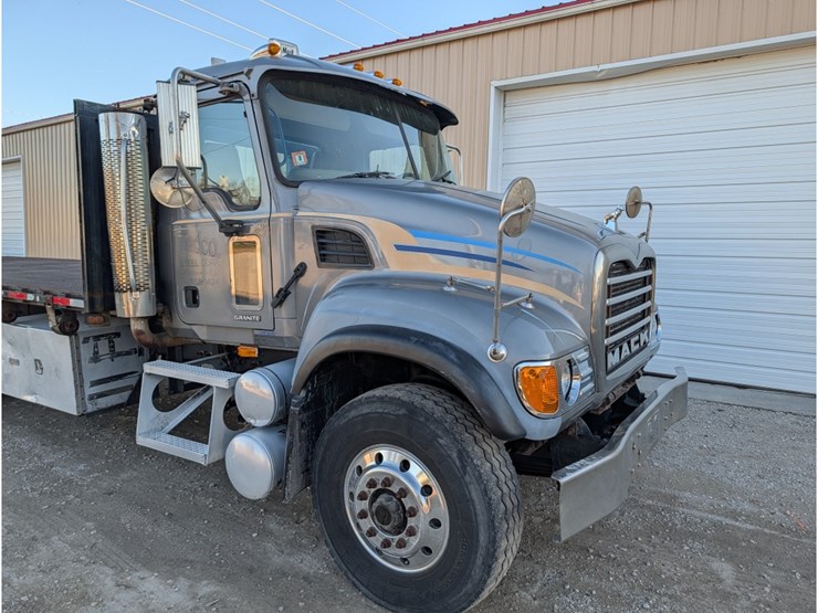 2006-mack-cv713-flatbed-image-4