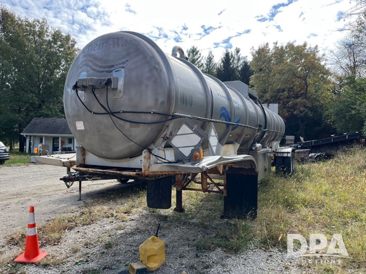 1982-heil-trailer-image-1