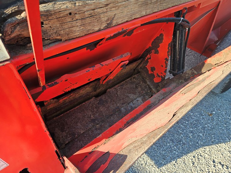 #203718-•-knight-8114-manure-spreader-image-4