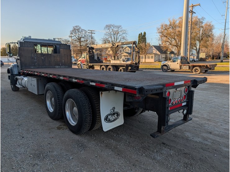 2006-mack-cv713-flatbed-image-10