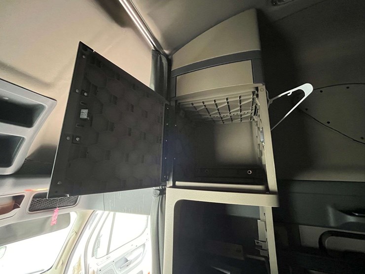 2018-freightliner-cascadia-evolution-t/a-truck-tractor-image-73