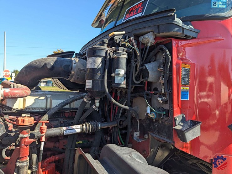 2016-mack-granite-gu713-image-29