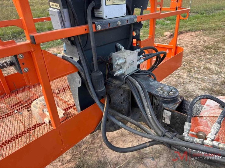 2015-jlg-600s-image-12