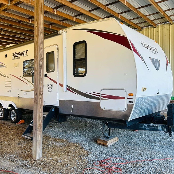 2011 KEYSTONE Hornet Platinum 31RBDS T/A Camper Trailer