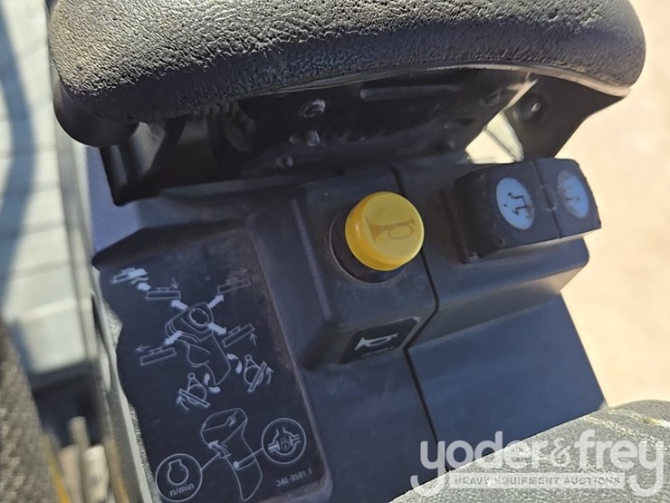 2016-caterpillar-120m2-image-234