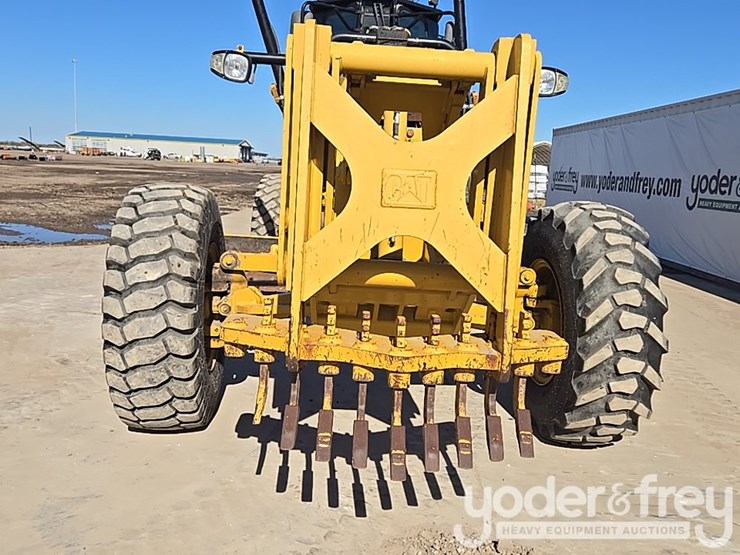 2016-caterpillar-120m2-image-12