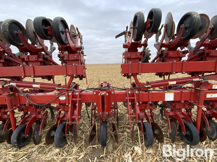 krause-4712df3-12r30-cultivator-image-11