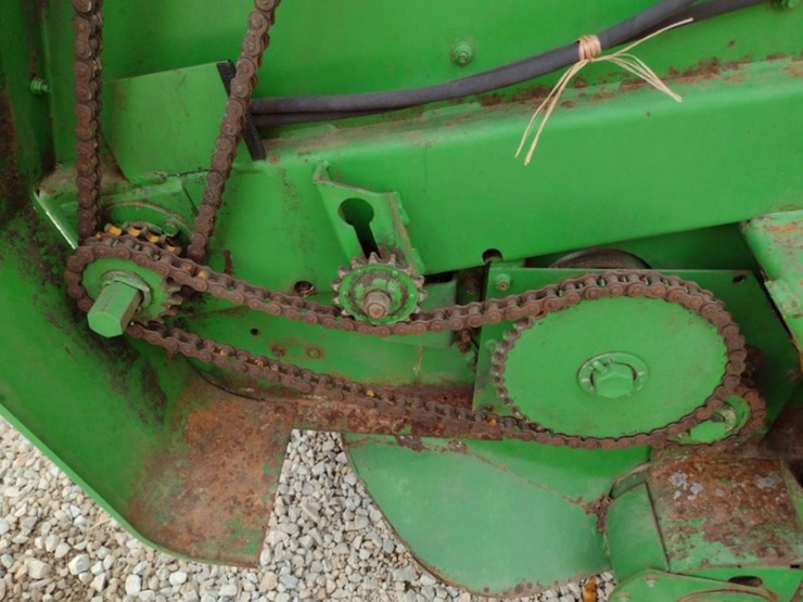 john-deere-335-image-12