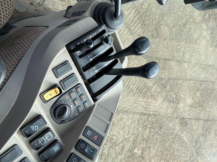 2021-john-deere-4066r-image-17