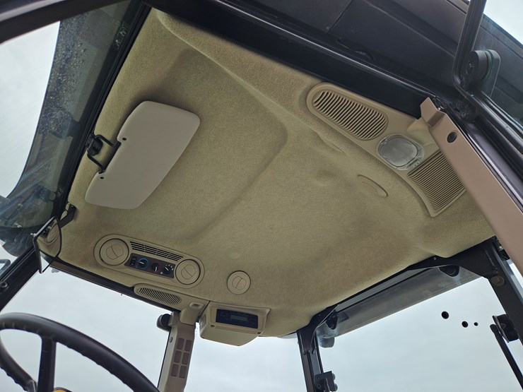 2017-john-deere-6120e-image-5