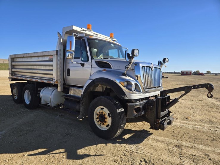 2014-international-7400-image-17