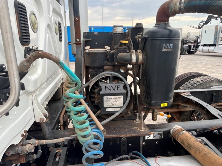 2015-freightliner-cascadia-daycab-image-20