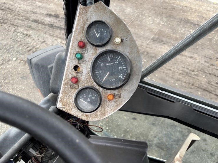 applied-sweepers-636hs-image-13