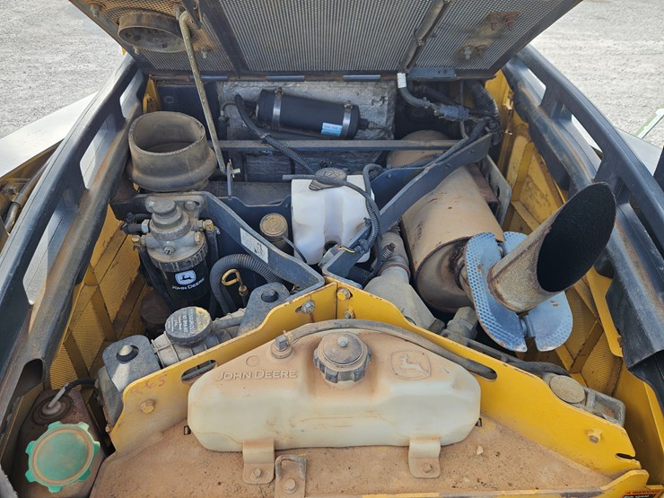 2010-deere-333d-image-18