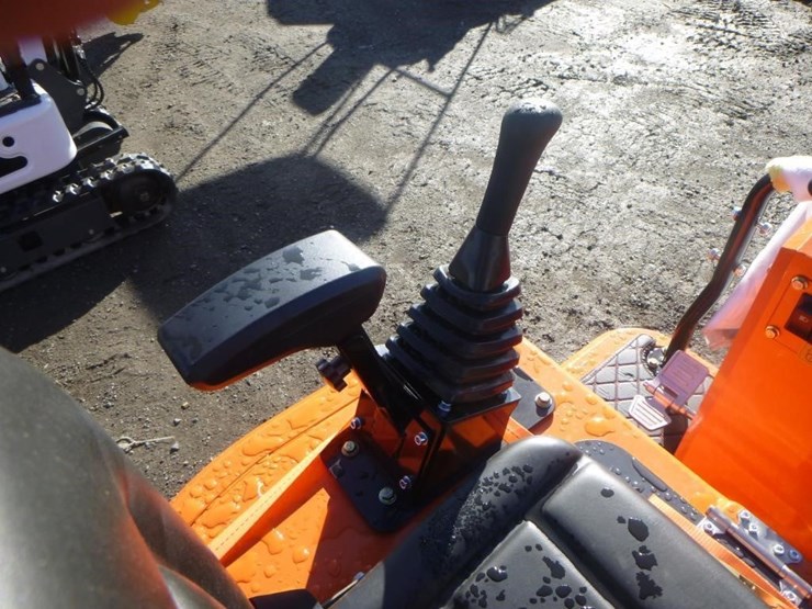 blt-319-hydraulic-excavator-image-19