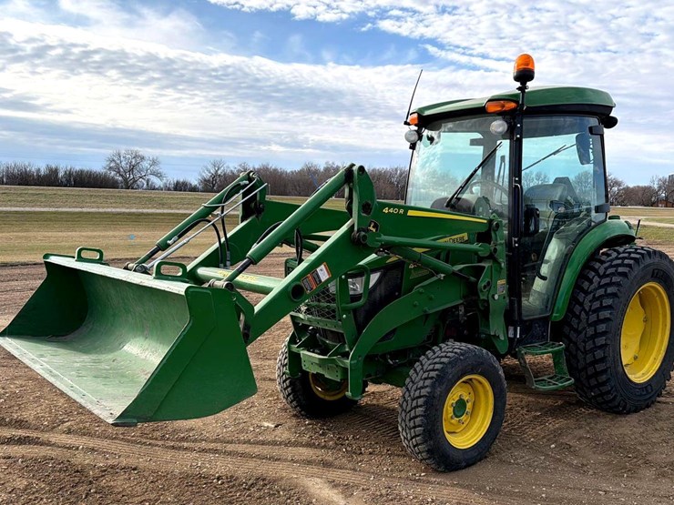 2021-john-deere-4066r-image-1