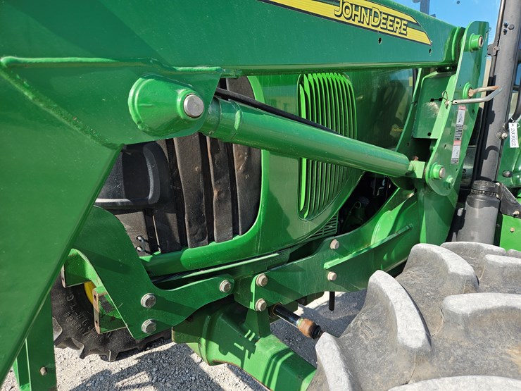 2011-john-deere-6100d-image-6