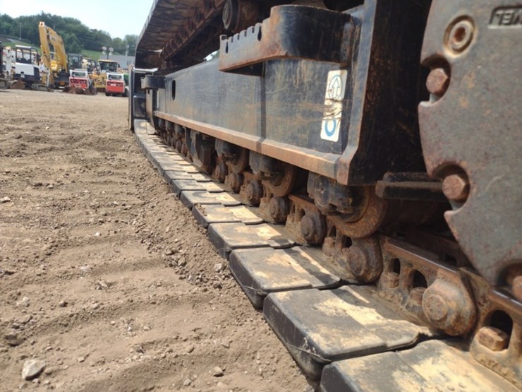 2019-deere-135g-image-30