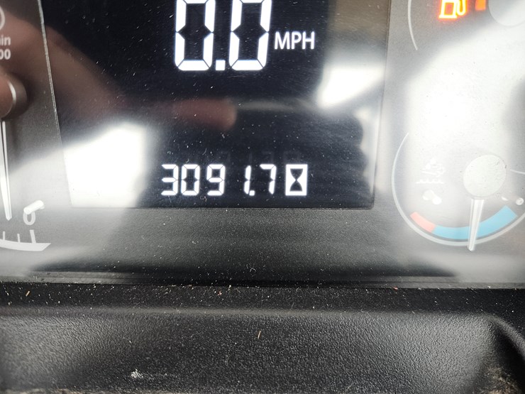 2016-john-deere-6120e-image-21