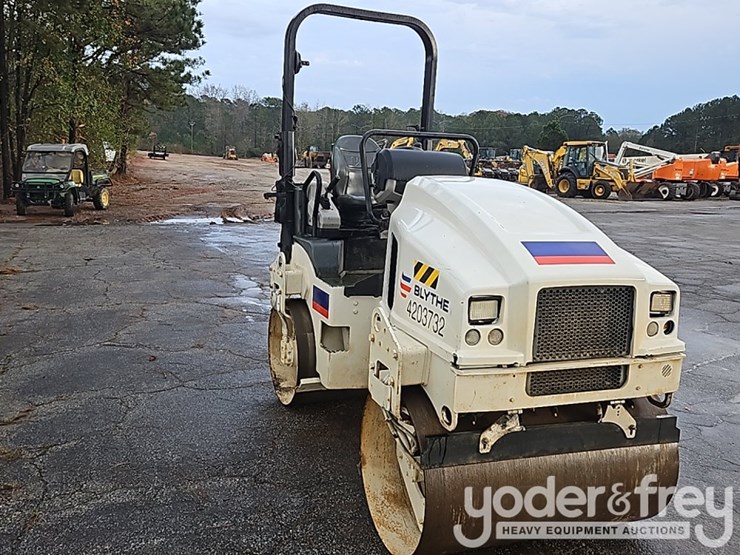 2014-caterpillar-cb24b-image-5