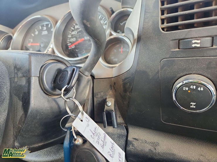 2013-chevrolet-silverado-2500hd-lt-image-13