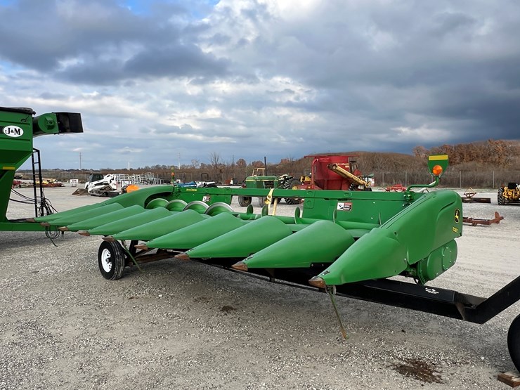 2019-john-deere-708c-image-2