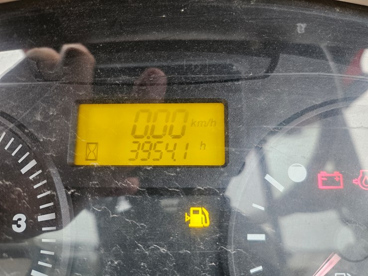 2008-kubota-m7040-image-20