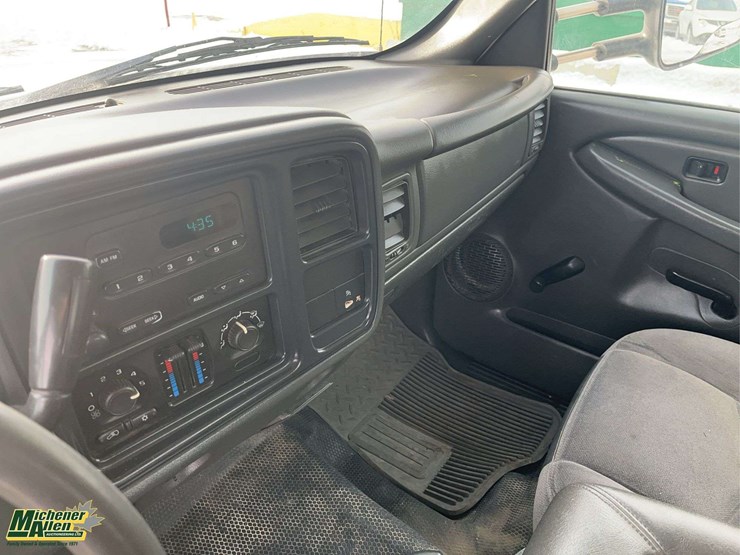 2005-gmc-sierra-3500-image-14