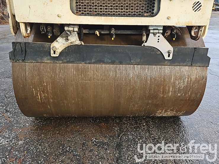 2014-caterpillar-cb24b-image-7