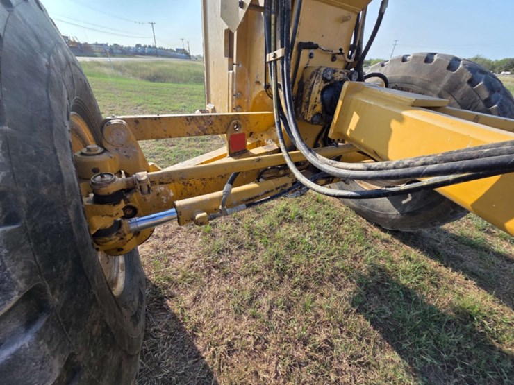 2015-caterpillar-140m3-image-24