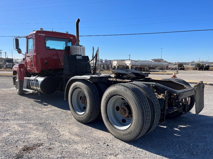 2013-mack-chu613-image-4