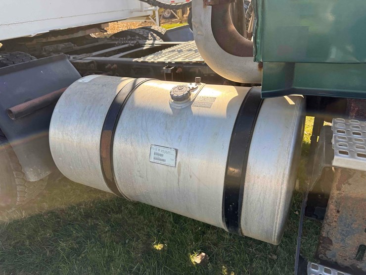 volvo-d13-semi-image-17