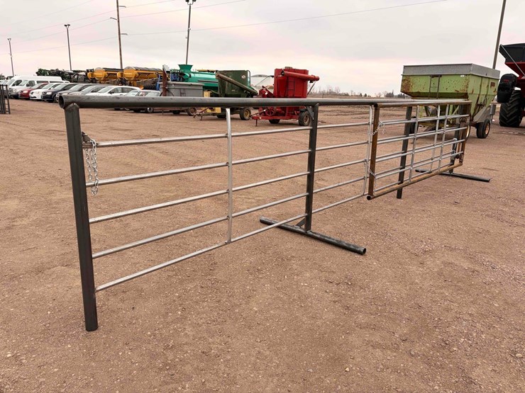 24-ft.-free-standing-panel-with-12-ft.-gate-image-2