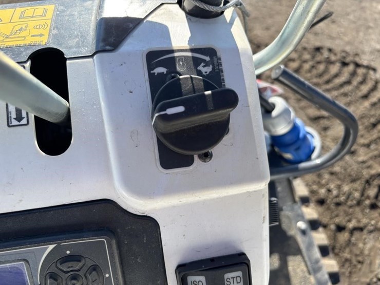 2022-bobcat-e10e-hydraulic-excavator-image-35