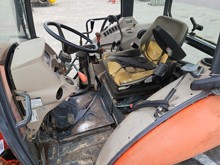 2008-kubota-m7040-image-16
