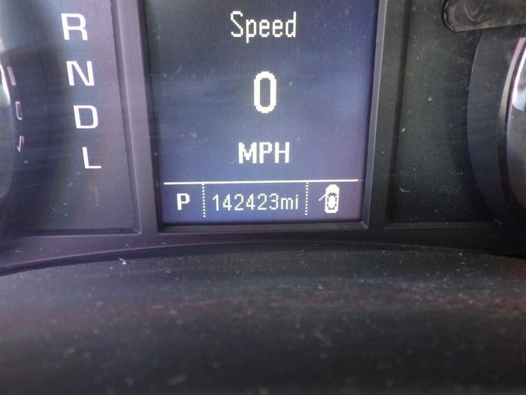 2019-chevrolet-suburban-image-14