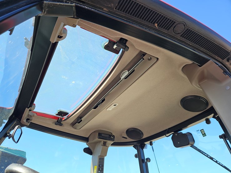 case-ih-farmall-120c-image-9