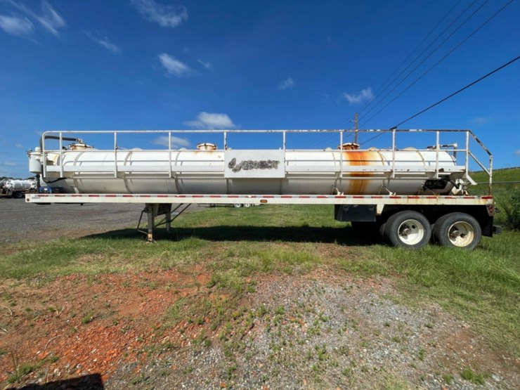 2012-jack-county-130-bbl-vacuum-trailer-image-7