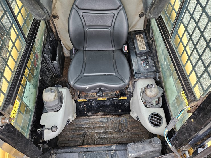 2004-caterpillar-277b-image-9