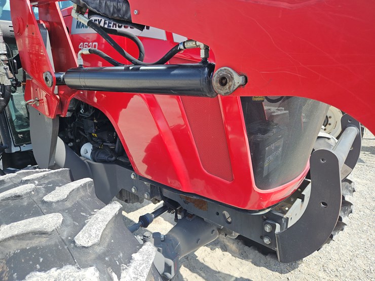 2014-massey-ferguson-4610-image-22