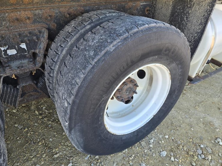 2014-international-7400-image-11