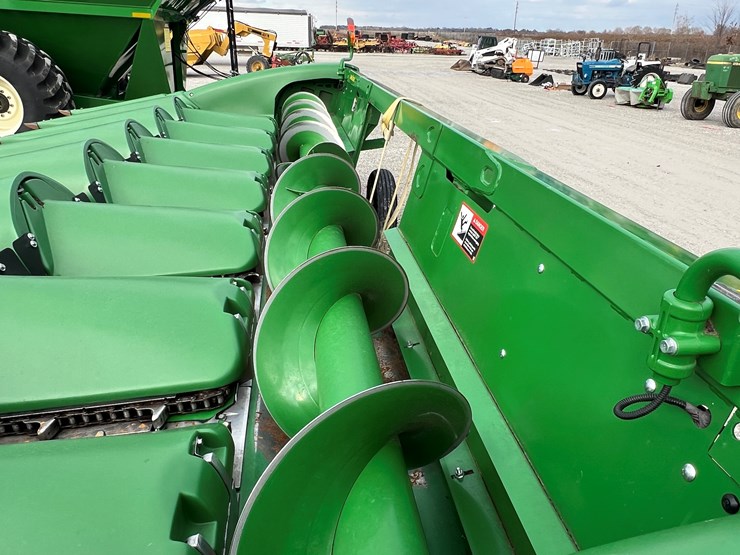 2019-john-deere-708c-image-6