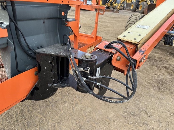 2013-jlg-400s-image-14